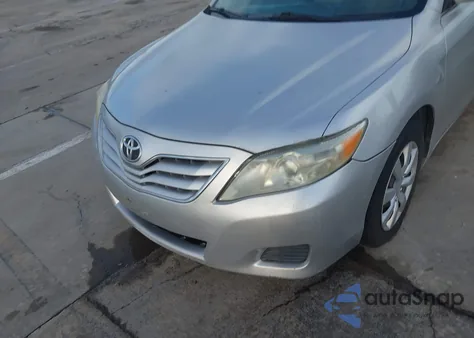 2010 Toyota Camry Le z USA, uszkodzony, nr VIN 4T4BF3EK9AR060020